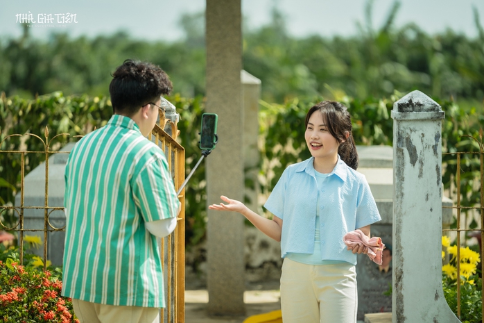 Hé lộ tạo hình Phương Mỹ Chi, Huỳnh Lập trong "Nhà gia tiên"- Ảnh 3. Hé lộ tạo hình Phương Mỹ Chi, Huỳnh Lập trong "Nhà gia tiên"- Ảnh 3.