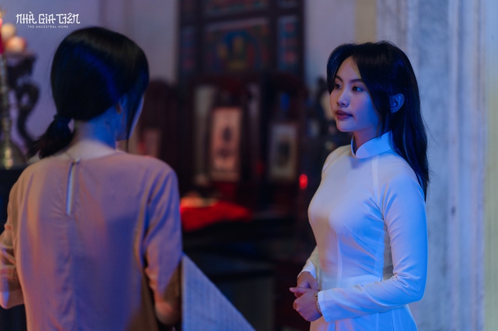 Hé lộ tạo hình Phương Mỹ Chi, Huỳnh Lập trong "Nhà gia tiên"- Ảnh 4. Hé lộ tạo hình Phương Mỹ Chi, Huỳnh Lập trong "Nhà gia tiên"- Ảnh 4.