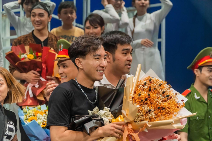 Dấu ấn mới của Hồ Quang với "Nhân danh công lý"- Ảnh 1. Dấu ấn mới của Hồ Quang với "Nhân danh công lý"- Ảnh 1.