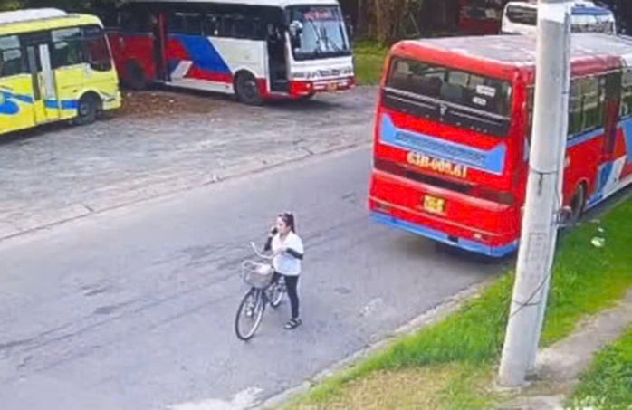Pháp lý từ vụ nữ công nhân bị ô tô khách lùi trúng tử vong- Ảnh 1. Pháp lý từ vụ nữ công nhân bị ô tô khách lùi trúng tử vong- Ảnh 1.