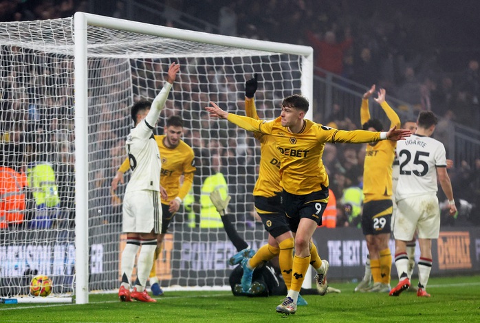 Man United lại thua sốc, Liverpool ung dung trên đỉnh bảng Ngoại hạng Anh- Ảnh 3. Man United lại thua sốc, Liverpool ung dung trên đỉnh bảng Ngoại hạng Anh- Ảnh 3.