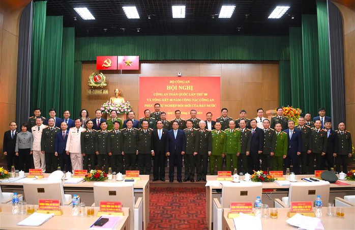 Thủ tướng Phạm Minh Chính: Lực lượng CAND tiếp tục sắp xếp tổ chức bộ máy tinh, gọn, mạnh- Ảnh 2. Thủ tướng Phạm Minh Chính: Lực lượng CAND tiếp tục sắp xếp tổ chức bộ máy tinh, gọn, mạnh- Ảnh 2.