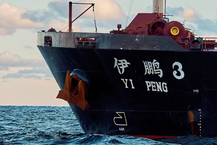 Tàu hàng Yi Peng 3 của Trung Quốc trên biển Kattegat, gần bán đảo Jutland (Đan Mạch) hôm 20-11 Ảnh: REUTERS Tàu hàng Yi Peng 3 của Trung Quốc trên biển Kattegat, gần bán đảo Jutland (Đan Mạch) hôm 20-11 Ảnh: REUTERS