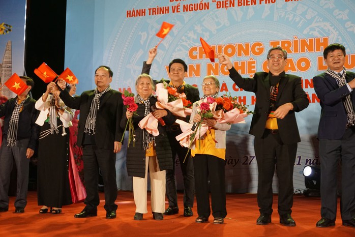 Hành trình “Điện Biên Phủ - Bản anh hùng ca thế kỷ” do Ban Tuyên giáo Thành ủy TP HCM tổ chức, với sự tham gia của hơn 100 đại biểu là văn nghệ sĩ lão thành, tiêu biểu Hành trình “Điện Biên Phủ - Bản anh hùng ca thế kỷ” do Ban Tuyên giáo Thành ủy TP HCM tổ chức, với sự tham gia của hơn 100 đại biểu là văn nghệ sĩ lão thành, tiêu biểu