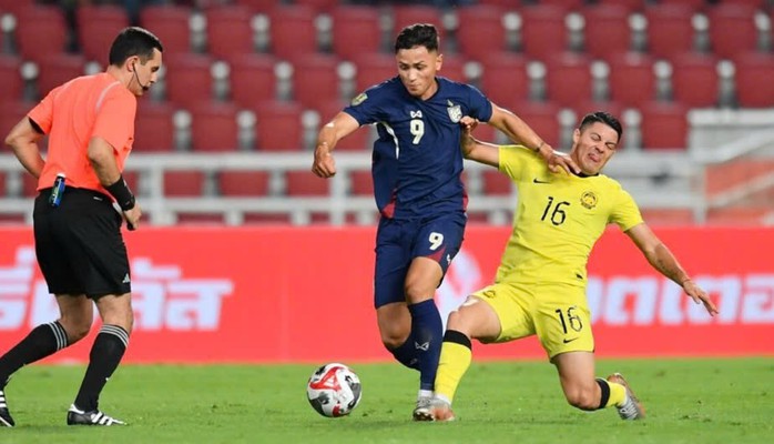 Thái Lan (áo sậm) nhiều cơ hội lọt vào chung kết ASEAN Cup 2024. Ảnh: The AFC Thái Lan (áo sậm) nhiều cơ hội lọt vào chung kết ASEAN Cup 2024. Ảnh: The AFC