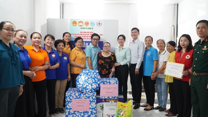 Rưng rưng trước căn nhà mới do cộng đồng chung tay sửa chữa- Ảnh 1. Rưng rưng trước căn nhà mới do cộng đồng chung tay sửa chữa- Ảnh 1.