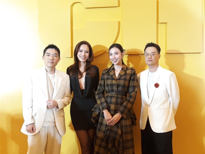 Quyền Linh phải "hôn" Hồng Đào 16 lần, nghĩ mình là "Hồng hài nhi"- Ảnh 7. Quyền Linh phải "hôn" Hồng Đào 16 lần, nghĩ mình là "Hồng hài nhi"- Ảnh 7.