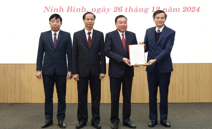 Thành lập Đảng bộ thành phố Hoa Lư- Ảnh 1. Thành lập Đảng bộ thành phố Hoa Lư- Ảnh 1.