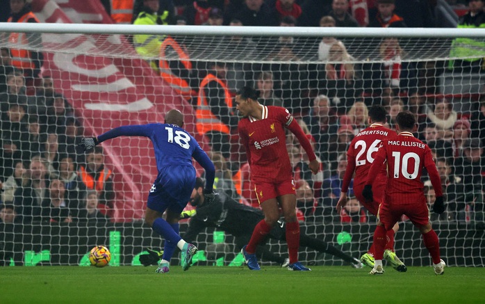 Man United lại thua sốc, Liverpool ung dung trên đỉnh bảng Ngoại hạng Anh- Ảnh 5. Man United lại thua sốc, Liverpool ung dung trên đỉnh bảng Ngoại hạng Anh- Ảnh 5.