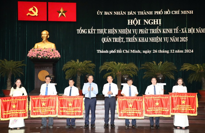 Bí thư Nguyễn Văn Nên: Muốn cống hiến thì ở vị trí nào cũng có cơ hội- Ảnh 3. Bí thư Nguyễn Văn Nên: Muốn cống hiến thì ở vị trí nào cũng có cơ hội- Ảnh 3.