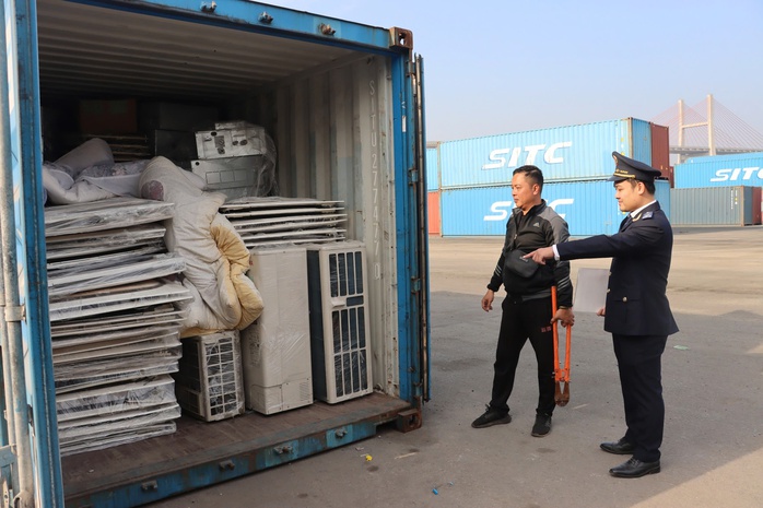 Phát hiện hàng cấm trong container nhập khẩu về cảng Hải Phòng- Ảnh 1. Phát hiện hàng cấm trong container nhập khẩu về cảng Hải Phòng- Ảnh 1.