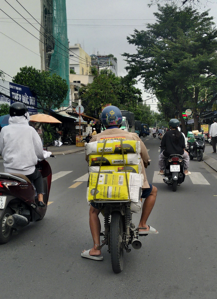 "Xe mù" vẫn lưu thông trên đường phố- Ảnh 2. "Xe mù" vẫn lưu thông trên đường phố- Ảnh 2.
