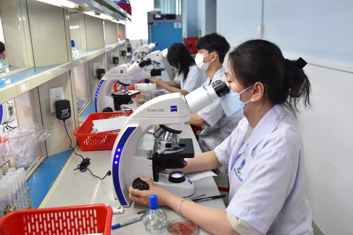 Miễn học phí cho sinh viên ngành y: Khó khả thi!- Ảnh 2. Miễn học phí cho sinh viên ngành y: Khó khả thi!- Ảnh 2.