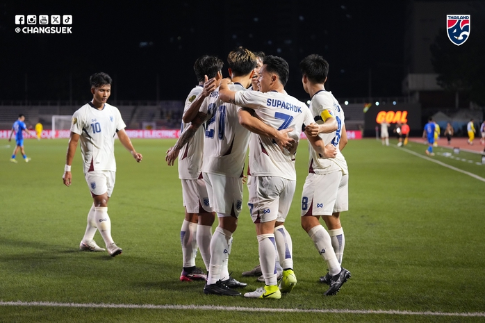 ASEAN Cup 2024: Thái Lan gục ngã trước Philippines ở phút bù giờ- Ảnh 2. ASEAN Cup 2024: Thái Lan gục ngã trước Philippines ở phút bù giờ- Ảnh 2.
