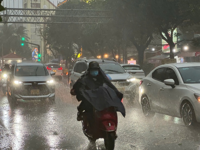 Thời tiết TP HCM hôm nay, 28-12: Mưa dông về chiều tối- Ảnh 1. Thời tiết TP HCM hôm nay, 28-12: Mưa dông về chiều tối- Ảnh 1.