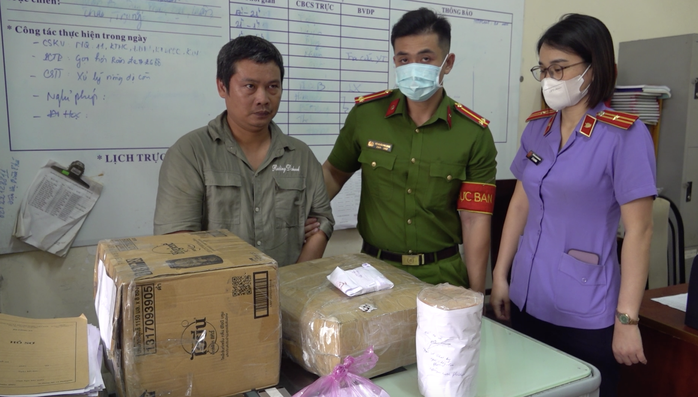 Công an TP HCM bắt giữ 4 người bán chất kịch độc- Ảnh 2. Công an TP HCM bắt giữ 4 người bán chất kịch độc- Ảnh 2.