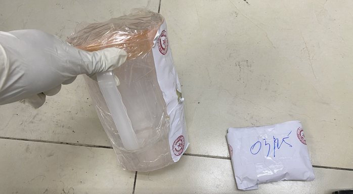 Công an TP HCM bắt giữ 4 người bán chất kịch độc- Ảnh 5. Công an TP HCM bắt giữ 4 người bán chất kịch độc- Ảnh 5.