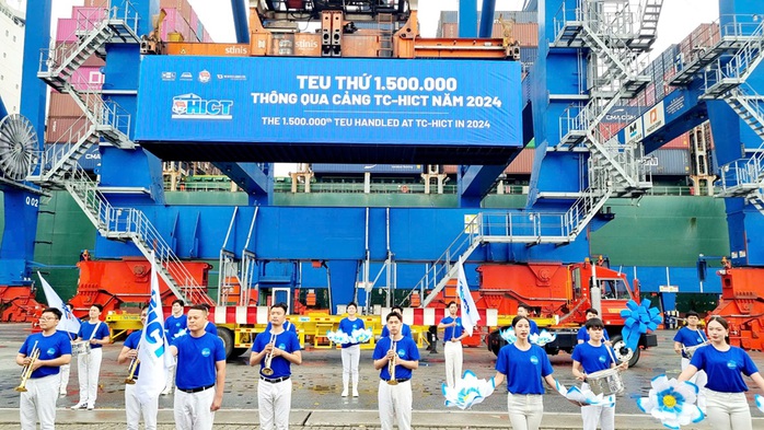 Cảng container quốc tế Tân Cảng Hải Phòng đón TEUS thứ 1,5 triệu- Ảnh 1. Cảng container quốc tế Tân Cảng Hải Phòng đón TEUS thứ 1,5 triệu- Ảnh 1.