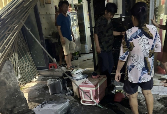 Cháy nhà ở quận Bình Thạnh, 4 người được cứu- Ảnh 1. Cháy nhà ở quận Bình Thạnh, 4 người được cứu- Ảnh 1.
