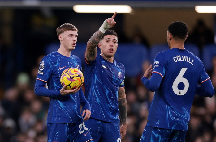 Một vòng đấu kỳ lạ ở Anh, chỉ còn Arsenal đủ sức cản Liverpool...- Ảnh 2. Một vòng đấu kỳ lạ ở Anh, chỉ còn Arsenal đủ sức cản Liverpool...- Ảnh 2.