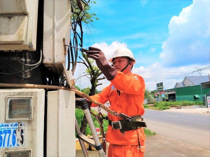 Công ty Điện lực Đắk Nông nỗ lực vượt khó hoàn thành toàn điện các nhiệm vụ- Ảnh 1. Công ty Điện lực Đắk Nông nỗ lực vượt khó hoàn thành toàn điện các nhiệm vụ- Ảnh 1.