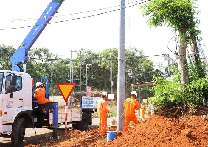 Công ty Điện lực Đắk Nông nỗ lực vượt khó hoàn thành toàn điện các nhiệm vụ- Ảnh 6. Công ty Điện lực Đắk Nông nỗ lực vượt khó hoàn thành toàn điện các nhiệm vụ- Ảnh 6.