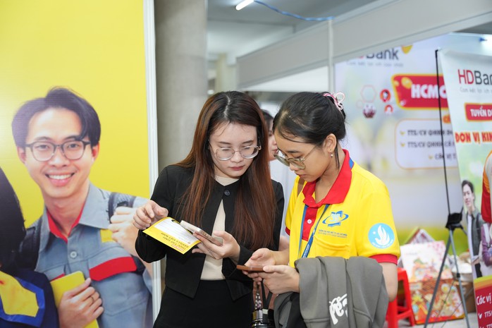 TP HCM: Nhiều vị trí việc làm cần lao động thời vụ trong dịp Tết- Ảnh 3. TP HCM: Nhiều vị trí việc làm cần lao động thời vụ trong dịp Tết- Ảnh 3.