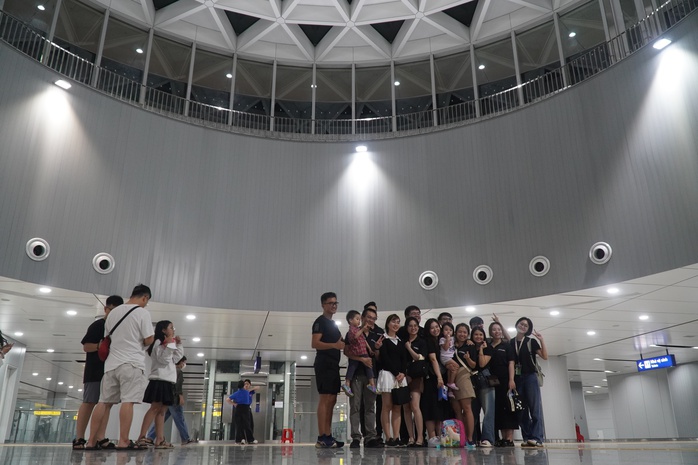 VIDEO: Ga metro số 1 trở thành điểm check-in "triệu like" của giới trẻ- Ảnh 1. VIDEO: Ga metro số 1 trở thành điểm check-in "triệu like" của giới trẻ- Ảnh 1.