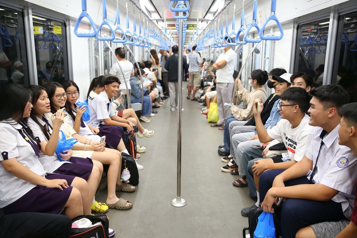 Metro số 1 hoạt động trở lại sau khi gặp sự cố do thời tiết- Ảnh 1. Metro số 1 hoạt động trở lại sau khi gặp sự cố do thời tiết- Ảnh 1.