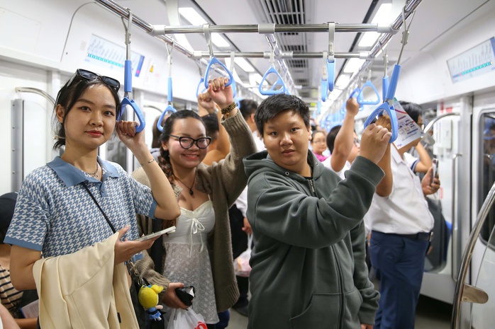Metro số 1 hoạt động trở lại sau khi gặp sự cố do thời tiết- Ảnh 3. Metro số 1 hoạt động trở lại sau khi gặp sự cố do thời tiết- Ảnh 3.