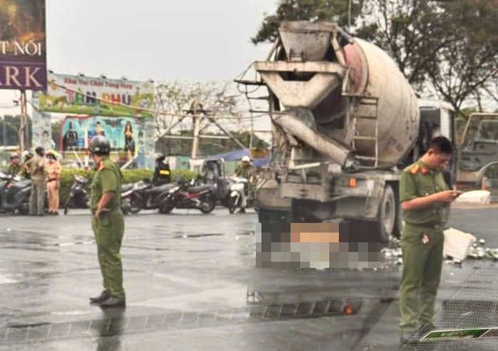 Tai nạn nghiêm trọng ở quận Tân Phú, TP HCM- Ảnh 1. Tai nạn nghiêm trọng ở quận Tân Phú, TP HCM- Ảnh 1.
