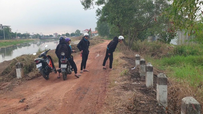 Một học sinh ở Bình Dương nguy cơ mất 1 bàn tay nghi chơi pháo tự chế- Ảnh 1. Một học sinh ở Bình Dương nguy cơ mất 1 bàn tay nghi chơi pháo tự chế- Ảnh 1.