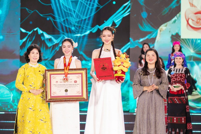 Nguyễn Ngọc Kiều Duy đăng quang Hoa hậu Quốc gia Việt Nam 2024
- Ảnh 4. Nguyễn Ngọc Kiều Duy đăng quang Hoa hậu Quốc gia Việt Nam 2024
- Ảnh 4.