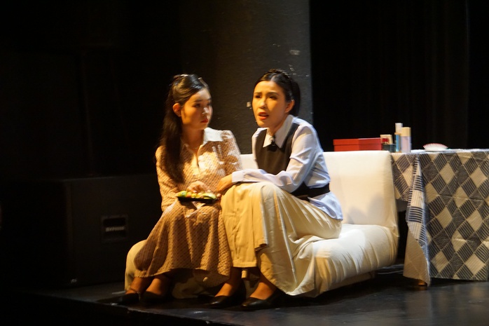 Đạo diễn NSƯT Vũ Xuân Trang đưa kịch đồng tính nữ lên sân khấu "Xóm kịch"- Ảnh 3. Đạo diễn NSƯT Vũ Xuân Trang đưa kịch đồng tính nữ lên sân khấu "Xóm kịch"- Ảnh 3.