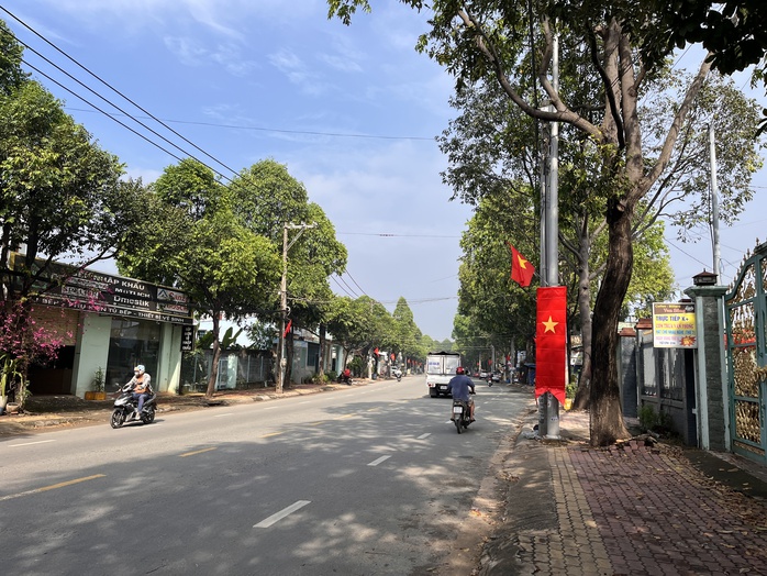 Khánh thành "Đường cờ Tổ quốc", trao học bổng cho học sinh nghèo tại Đồng Nai- Ảnh 16. Khánh thành "Đường cờ Tổ quốc", trao học bổng cho học sinh nghèo tại Đồng Nai- Ảnh 16.