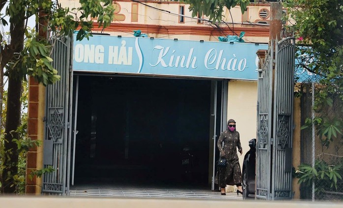 Kỷ luật chủ tịch xã sau vụ "rời nhà nghỉ cùng phụ nữ lạ" ở Quảng Bình- Ảnh 2. Kỷ luật chủ tịch xã sau vụ "rời nhà nghỉ cùng phụ nữ lạ" ở Quảng Bình- Ảnh 2.