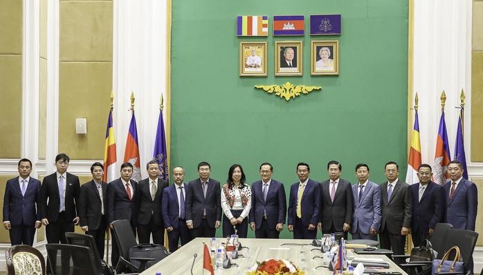 Thứ trưởng Lê Thị Thu Hằng thăm cộng đồng người gốc Việt tại Campuchia- Ảnh 3. Thứ trưởng Lê Thị Thu Hằng thăm cộng đồng người gốc Việt tại Campuchia- Ảnh 3.