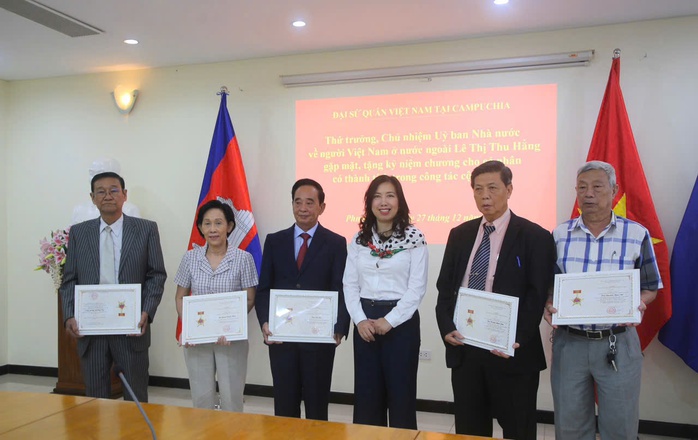Thứ trưởng Lê Thị Thu Hằng thăm cộng đồng người gốc Việt tại Campuchia- Ảnh 5. Thứ trưởng Lê Thị Thu Hằng thăm cộng đồng người gốc Việt tại Campuchia- Ảnh 5.