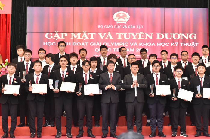 Tạo điều kiện tốt nhất để học sinh giỏi thành nhân tài thực sự- Ảnh 1. Tạo điều kiện tốt nhất để học sinh giỏi thành nhân tài thực sự- Ảnh 1.