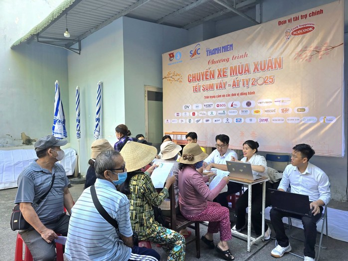 Những câu chuyện ấm lòng phía sau tấm vé xe 0 đồng- Ảnh 5. Những câu chuyện ấm lòng phía sau tấm vé xe 0 đồng- Ảnh 5.