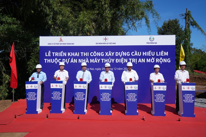 Xây dựng cầu Hiếu Liêm phục vụ dự án Nhà máy thủy điện Trị An mở rộng- Ảnh 1. Xây dựng cầu Hiếu Liêm phục vụ dự án Nhà máy thủy điện Trị An mở rộng- Ảnh 1.