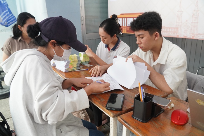 Những câu chuyện ấm lòng phía sau tấm vé xe 0 đồng- Ảnh 1. Những câu chuyện ấm lòng phía sau tấm vé xe 0 đồng- Ảnh 1.