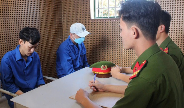 Cho vay với lãi suất "cắt cổ" đến 695%/năm- Ảnh 2. Cho vay với lãi suất "cắt cổ" đến 695%/năm- Ảnh 2.