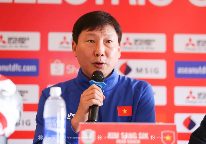 HLV Kim Sang-sik giải thích lý do khiến tuyển Việt Nam không ghi bàn trong hiệp 1- Ảnh 3. HLV Kim Sang-sik giải thích lý do khiến tuyển Việt Nam không ghi bàn trong hiệp 1- Ảnh 3.