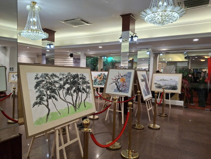 Họa sĩ Hàn mê "Nhật ký trong tù" của Bác Hồ làm triển lãm tại TP HCM- Ảnh 1. Họa sĩ Hàn mê "Nhật ký trong tù" của Bác Hồ làm triển lãm tại TP HCM- Ảnh 1.