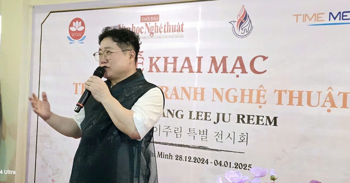 Họa sĩ Hàn mê "Nhật ký trong tù" của Bác Hồ làm triển lãm tại TP HCM- Ảnh 3. Họa sĩ Hàn mê "Nhật ký trong tù" của Bác Hồ làm triển lãm tại TP HCM- Ảnh 3.
