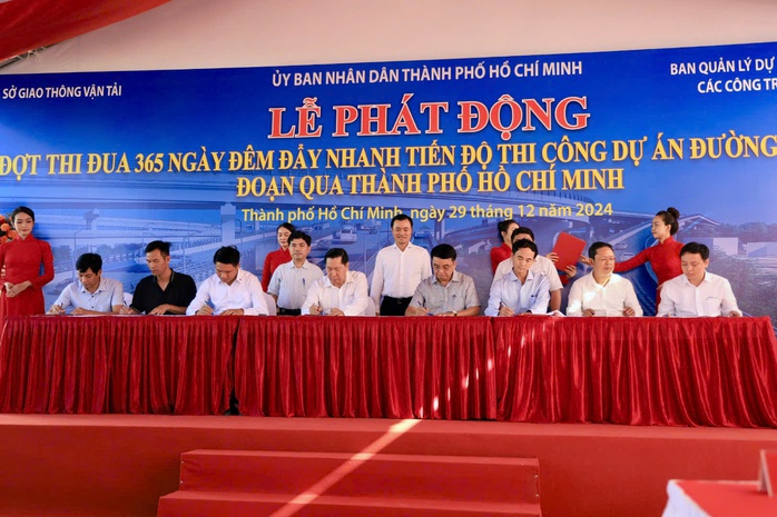 365 ngày đêm đua tốc độ: Vành đai 3 sắp cán đích thế nào?- Ảnh 4. 365 ngày đêm đua tốc độ: Vành đai 3 sắp cán đích thế nào?- Ảnh 4.
