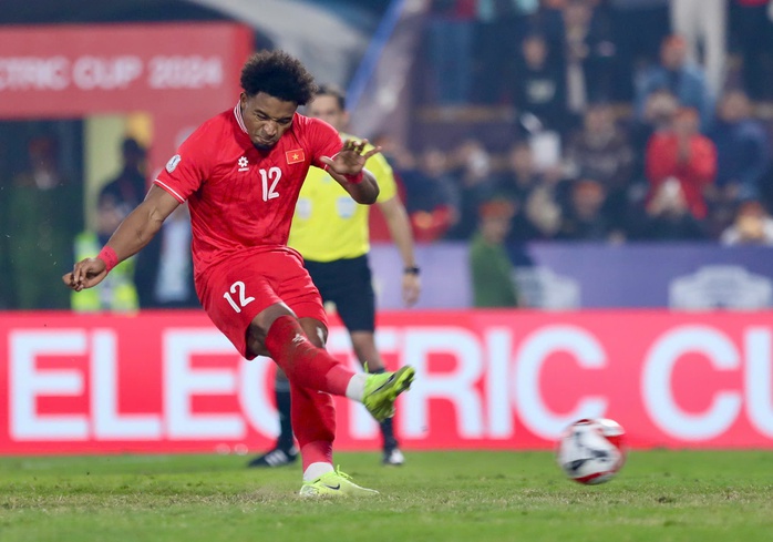 Nguyễn Xuân Son và ấn tượng từ danh sách "Vua phá lưới" ASEAN Cup 2024- Ảnh 1. Nguyễn Xuân Son và ấn tượng từ danh sách "Vua phá lưới" ASEAN Cup 2024- Ảnh 1.