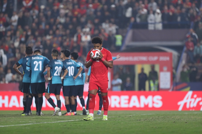 Nguyễn Xuân Son và ấn tượng từ danh sách "Vua phá lưới" ASEAN Cup 2024- Ảnh 2. Nguyễn Xuân Son và ấn tượng từ danh sách "Vua phá lưới" ASEAN Cup 2024- Ảnh 2.