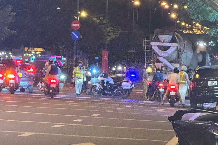 Tai nạn nghiêm trọng liên quan xe bồn ở TP Thủ Đức- Ảnh 1. Tai nạn nghiêm trọng liên quan xe bồn ở TP Thủ Đức- Ảnh 1.